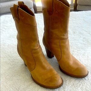BORN Size 9.5 Tan Leather Western High Heeled Mid Calf Pull On Boots